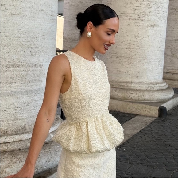 NWT ZARA TEXTURED PEPLUM TOP SIZE M 
🚨FIRM PRICE NO DISCOUNT - Picture 3 of 15